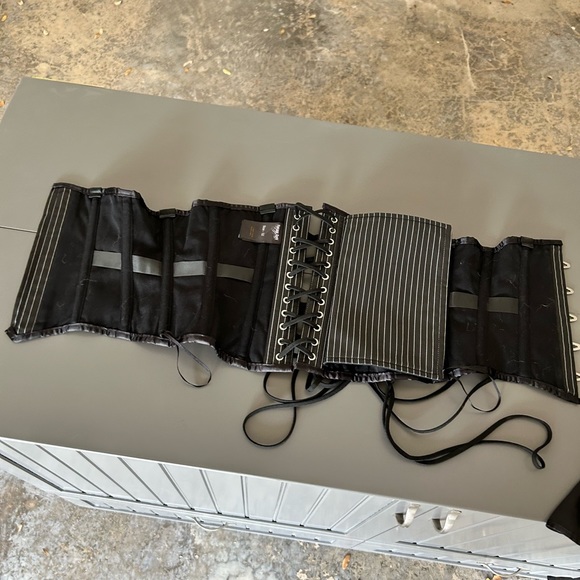 Vintage goth corset - Picture 6 of 8